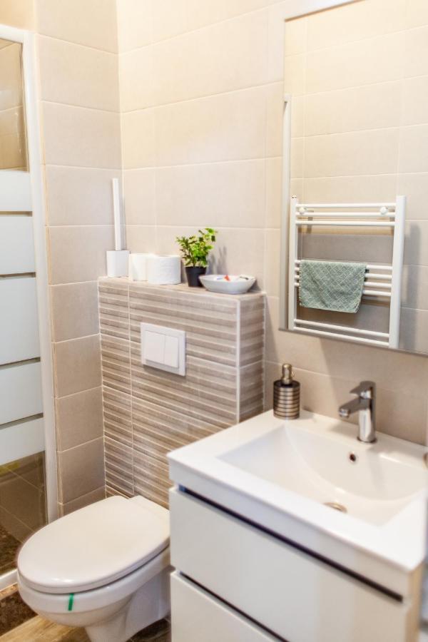 Modern Studio In The Heart Of Iasi Exterior photo